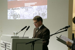 Delegat Prezydenta Rzeczypospolitej Polskiej Lecha Kaczyńskiego - z przesłaniem Prezydenta /fot.: E. Cybulski /