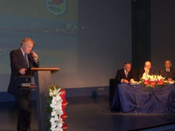 prof. Rymer podczas wykładu historycznego  /fot.: R. Gołębiowski / 