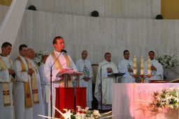 Słowo powitalne Ks. Dyrektora Pawła Ostrowskiego  /fot.: Mariusz Dubojski / 