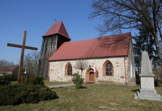 Mokre Kościół filialny pw św. Apostołów Piotra i Pawła