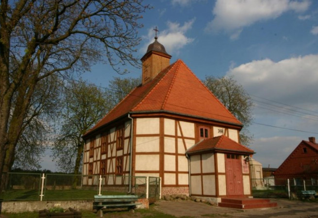 Niekłończyca Kościół parafialny pw Narodzenia Najśw. Maryi Panny