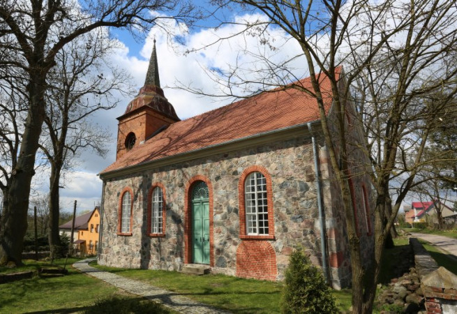 Bonin Kościół filialny pw św. Józefa